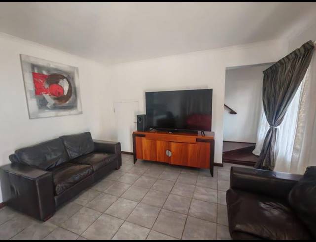3 BEDROOM TOWNHOUSE FOR SALE IN MOSSEL BAY CENTRAL